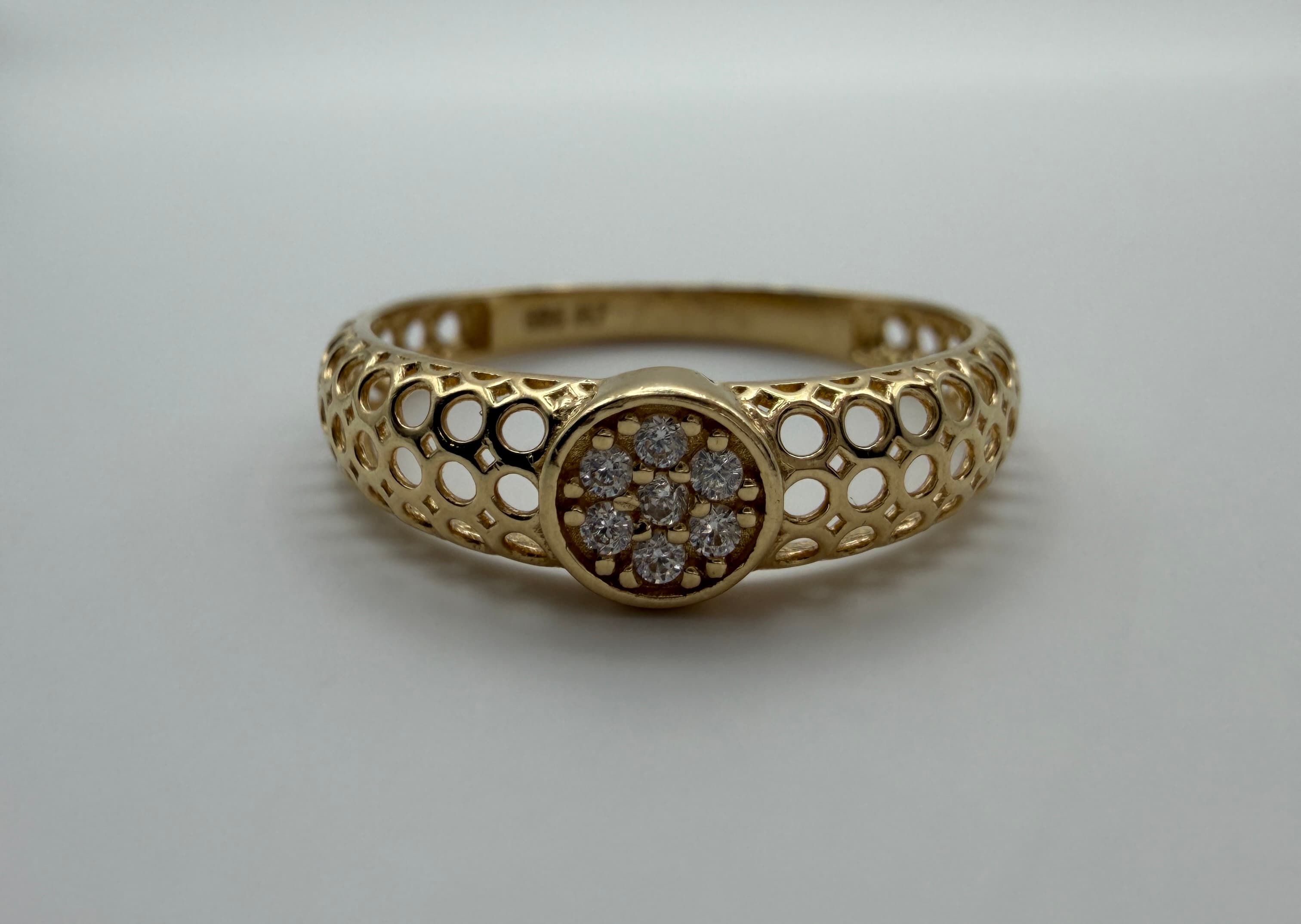 Anillo Calado con Zirconias