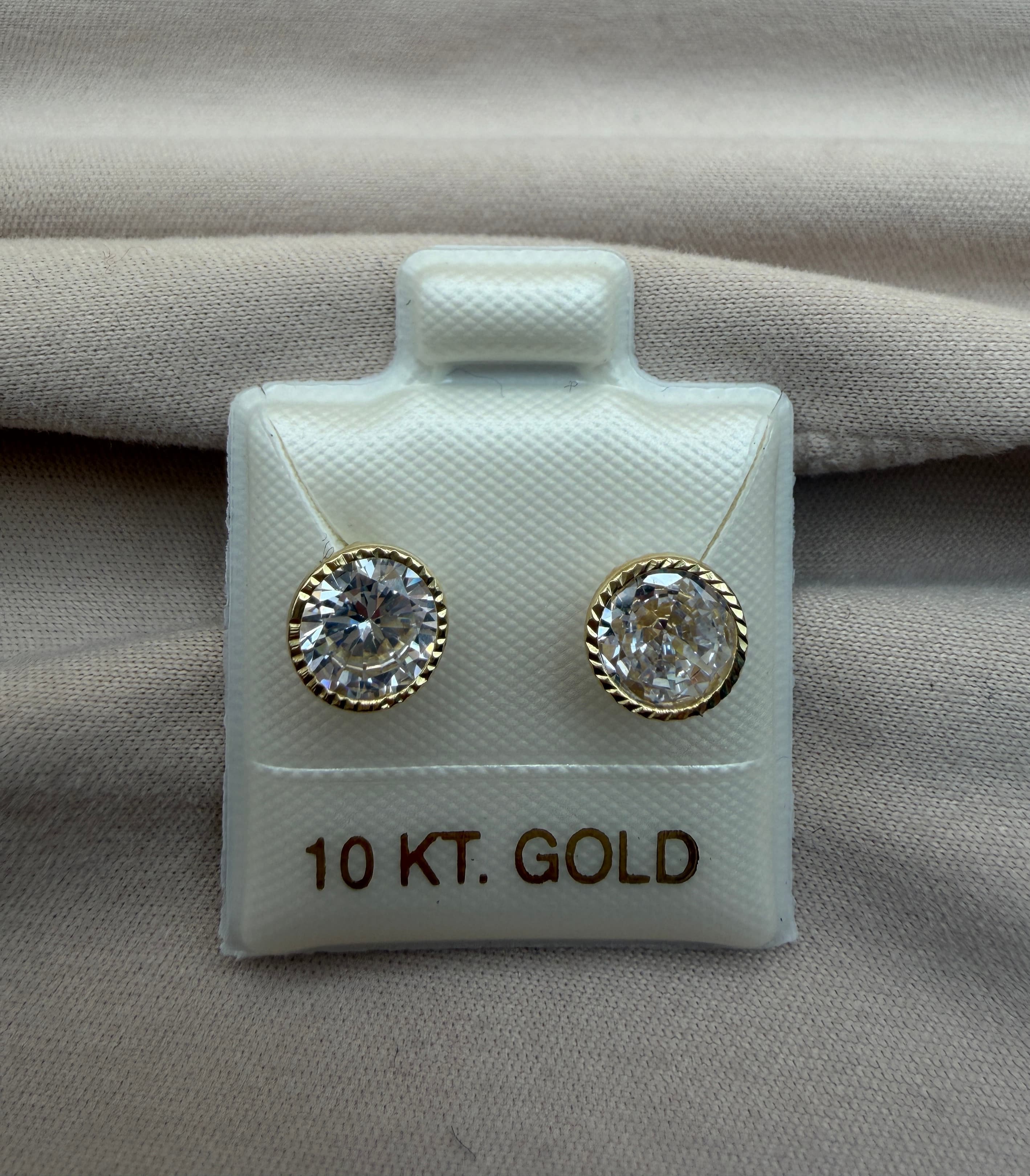 Broqueles Luna Llena Chica — Oro 10k con Zirconia Blanca
