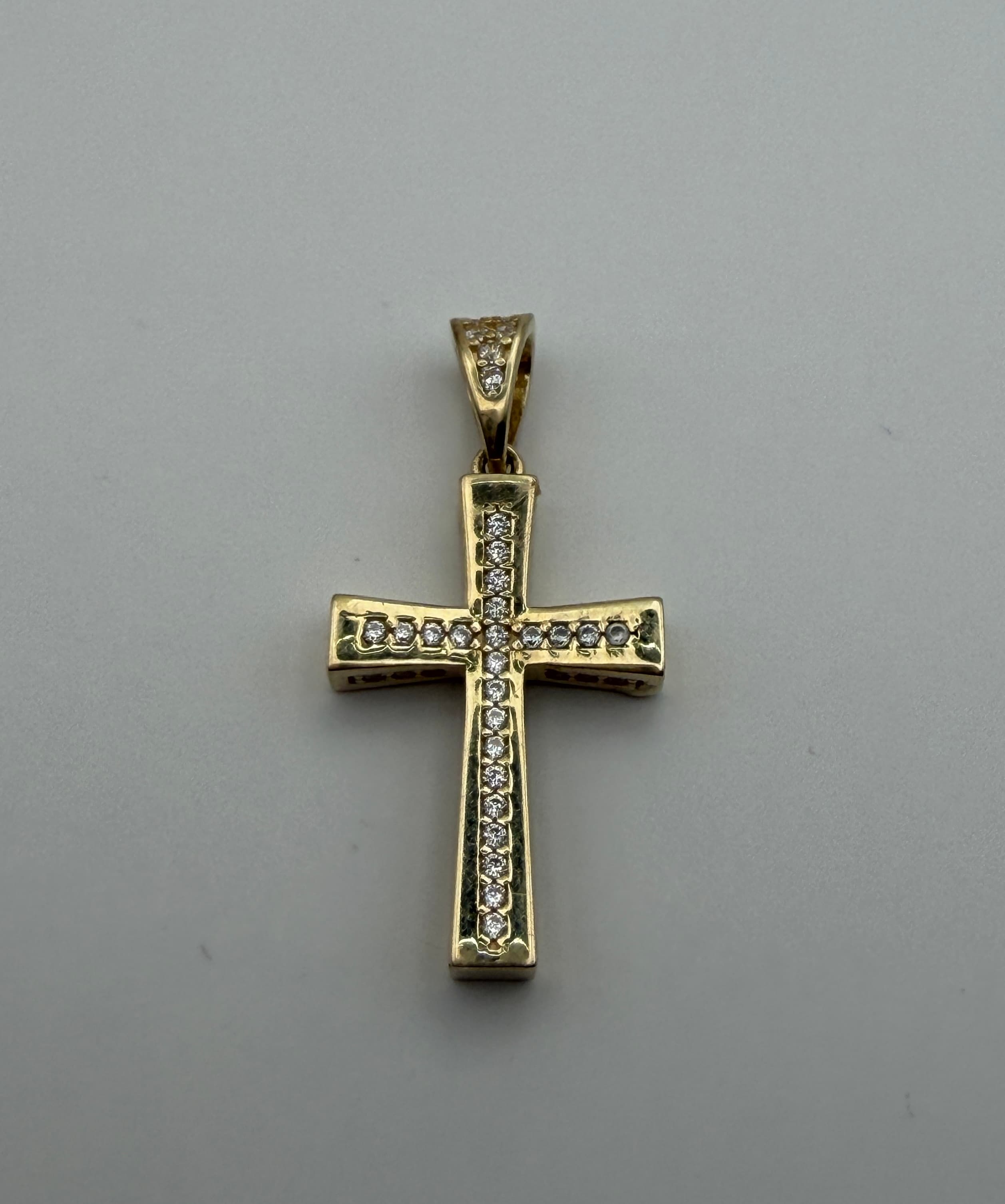 Cruz Italy con Zirconias Engastadas